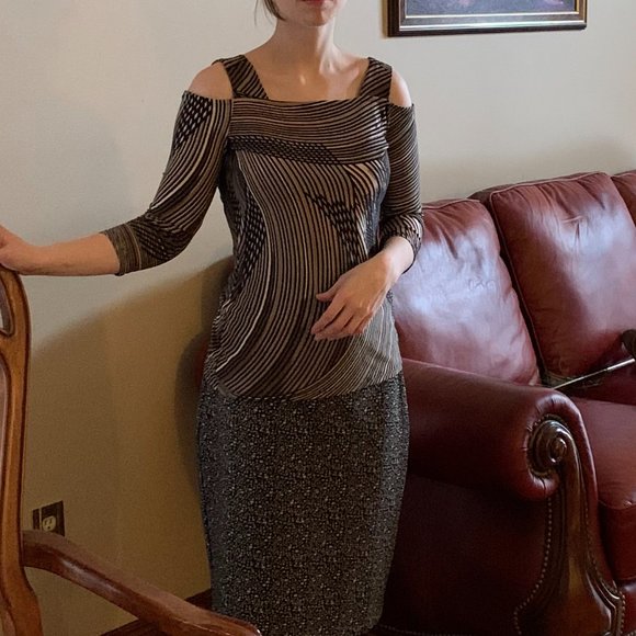 Off-shoulder brown pattern top - Picture 3 of 6